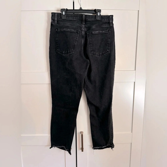 Abercrombie & Fitch Distressed High Rise Mom Jean Size 6 - Picture 2 of 4